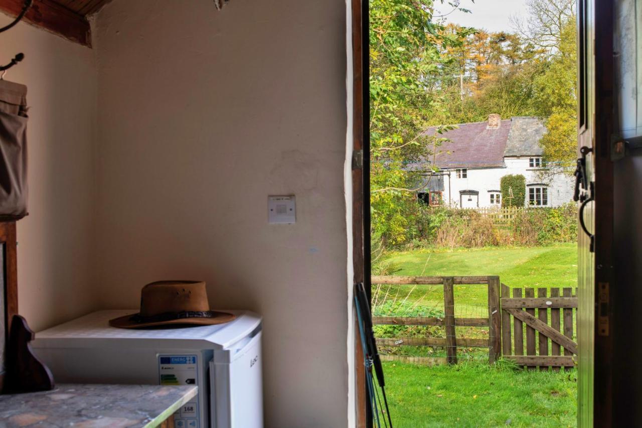 Finest Retreats - Great Cantal Granary ランドリンドッド・ウェルズ エクステリア 写真