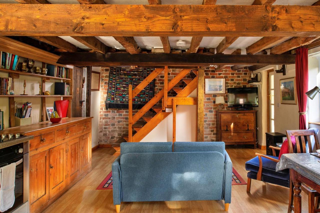 Finest Retreats - Great Cantal Granary ランドリンドッド・ウェルズ エクステリア 写真
